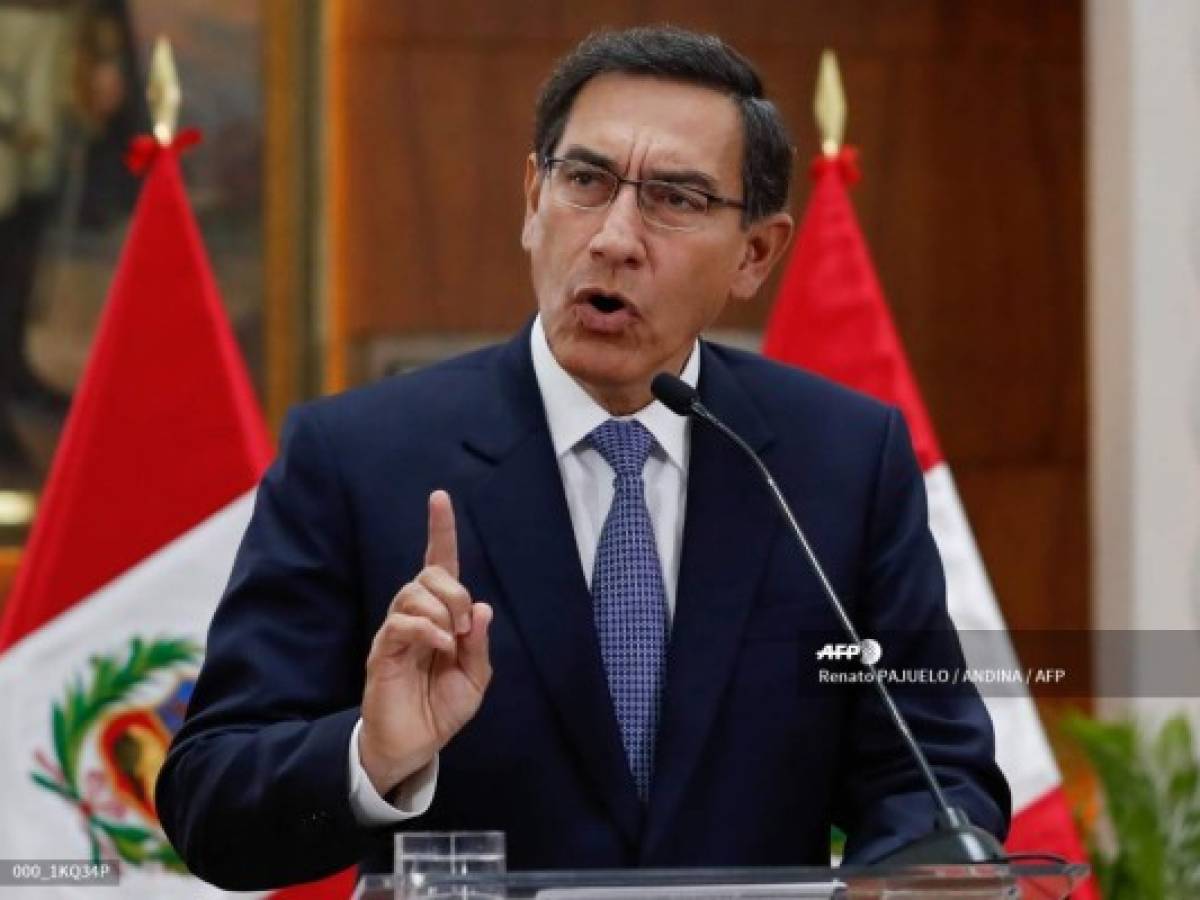 Perú: Presidente Vizcarra amenaza con disolver al Congreso