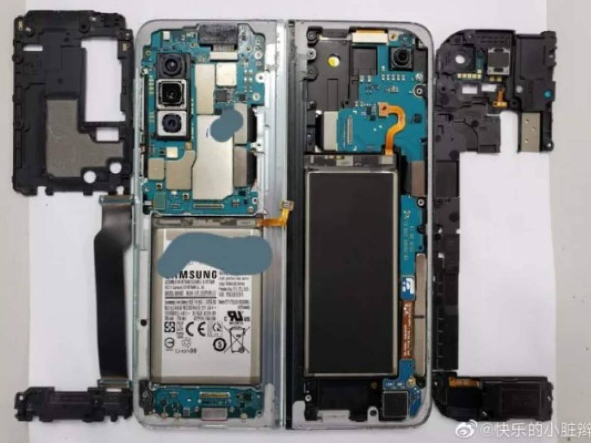 Abren un Samsung Galaxy Fold y 'es maravillosamente desordenado'