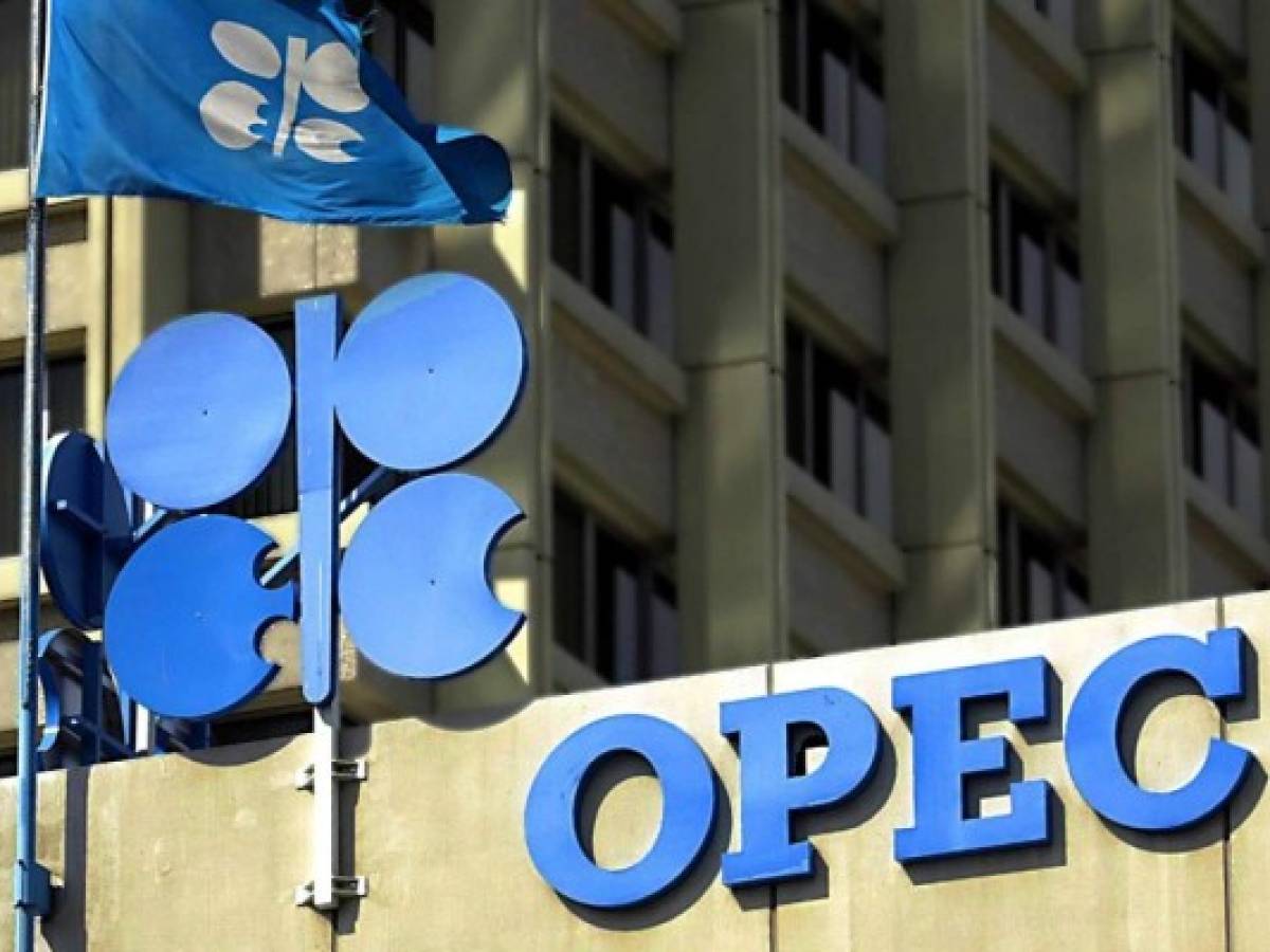 La OPEP proyecta menor inversión y alza de precios del crudo
