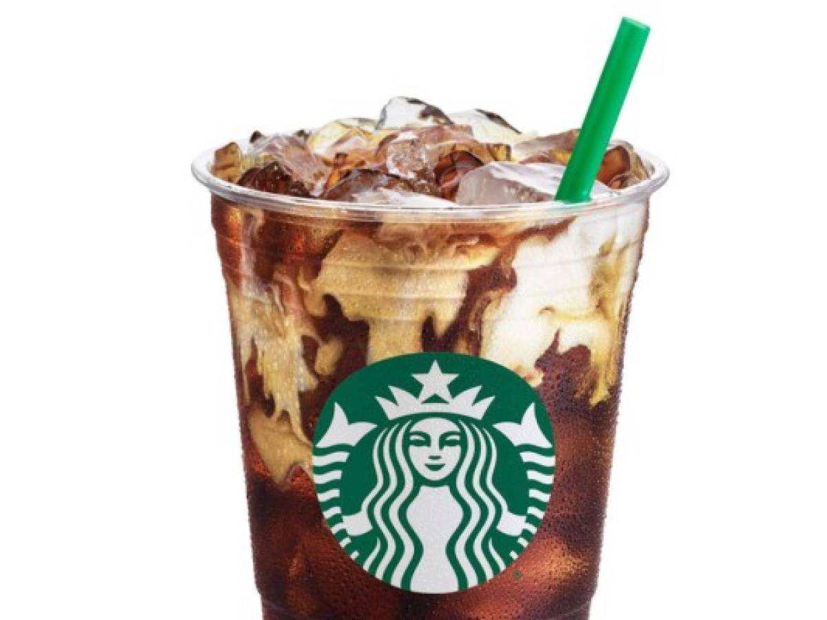 Encuentran bacterias fecales en hielo de Starbucks