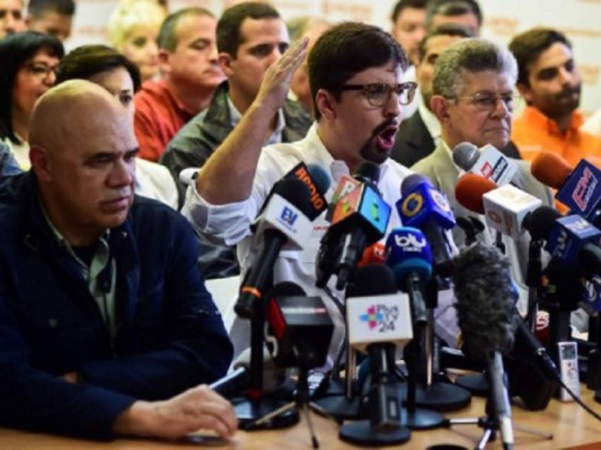Diálogo en Venezuela fractura a la oposición y oxigena al gobierno