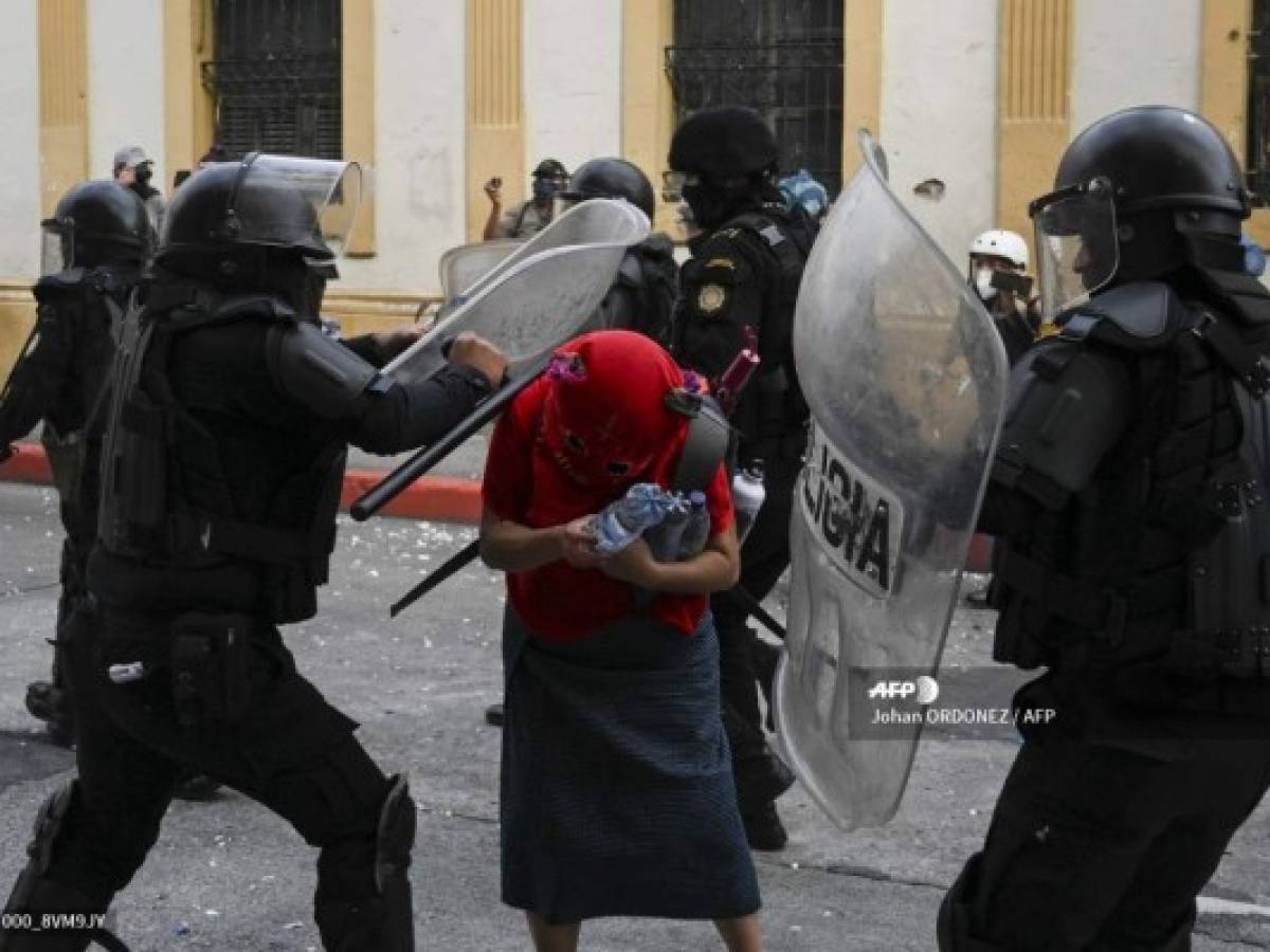 Guatemala: Demandan investigar abuso de poder en las manifestaciones contra el presupuesto 2021