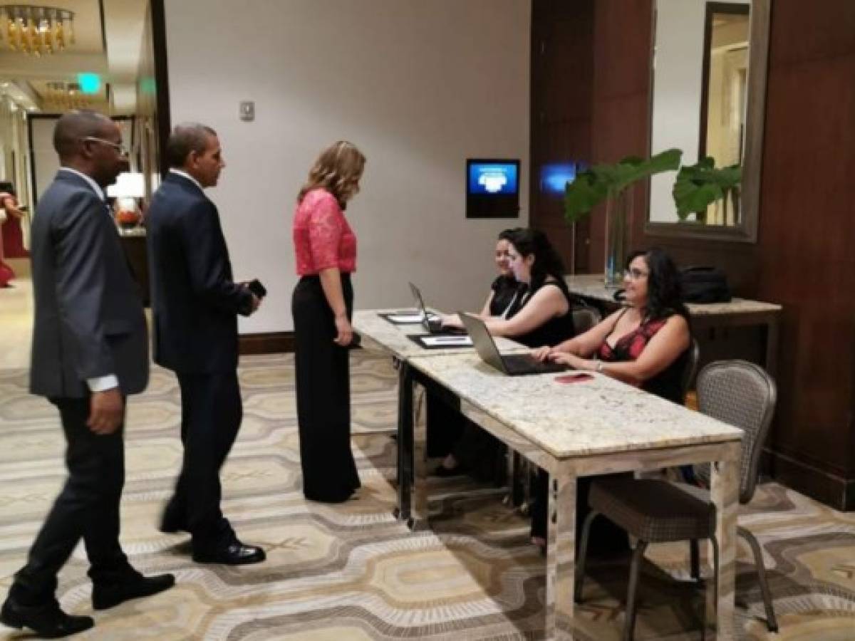 Este año el evento reunió a líderes que representan a 30 empresas en la gala de Los Mejores Lugares para Trabajar en Caribe, que se celebró el 31 de enero de 2020 en República Dominicana. Este año el evento reunió a líderes que representan a 30 empresas en la gala de Los Mejores Lugares para Trabajar en Caribe, que se celebró el 31 de enero de 2020 en República Dominicana.