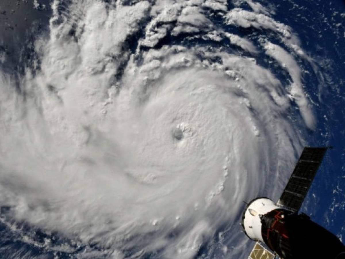 EEUU: Ordenan evacuar más de un millón de personas por el huracán Florence