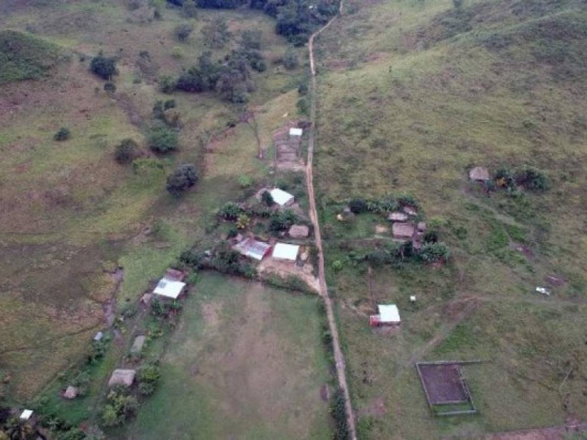 Vista aérea con dron de la comunidad San Jose Las Flores, parte del municipio Melchor de Mencos, en Petén. AFP PHOTO / CARLOS ALONZO / TO GO WITH AFP STORY by Edgar CALDERON Vista aérea con dron de la comunidad San Jose Las Flores, parte del municipio Melchor de Mencos, en Petén. AFP PHOTO / CARLOS ALONZO / TO GO WITH AFP STORY by Edgar CALDERON