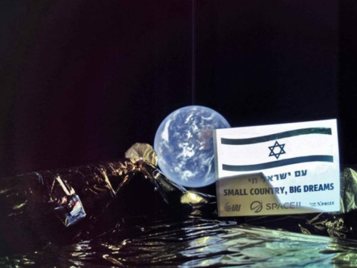 Primera sonda lunar israelí envía selfie con la Tierra de fondo