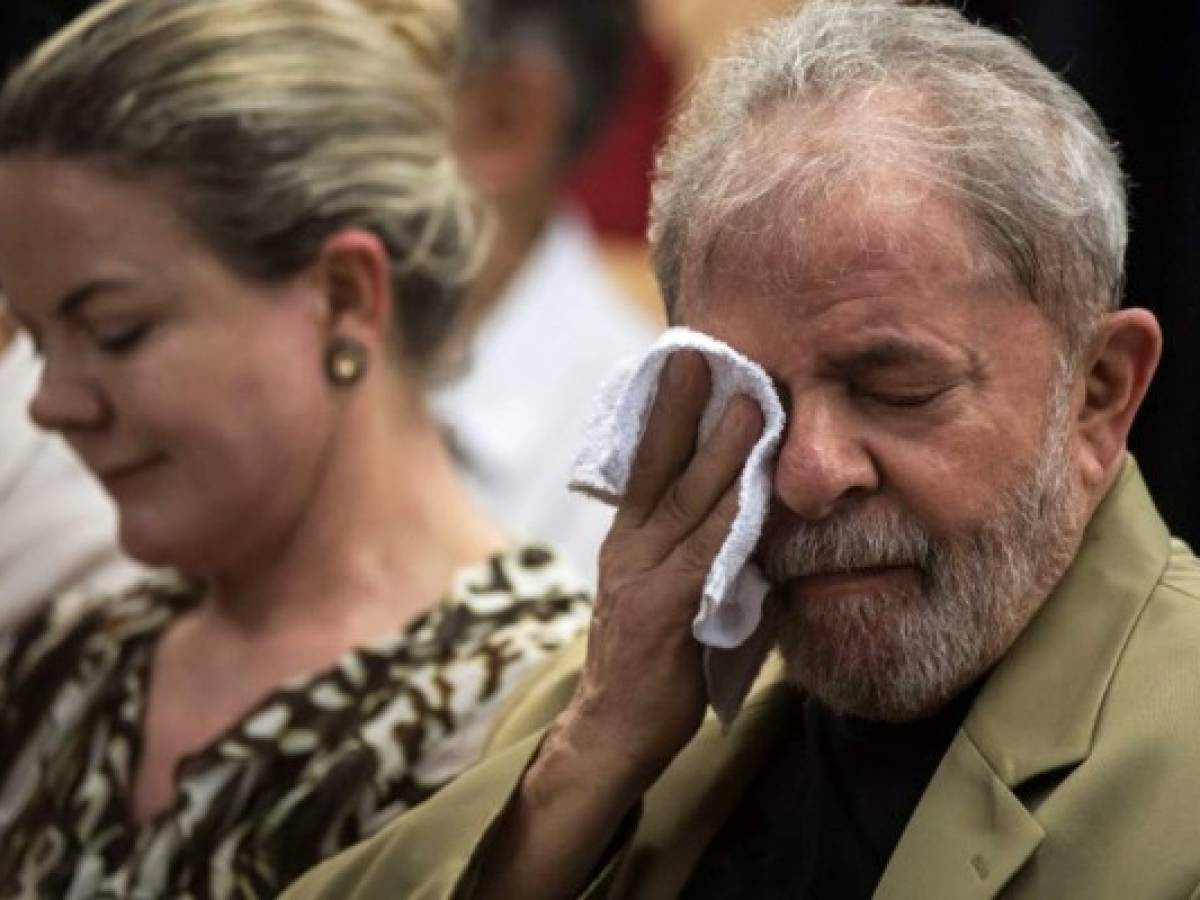 Lula debe seguir preso tras batalla judicial por su liberación