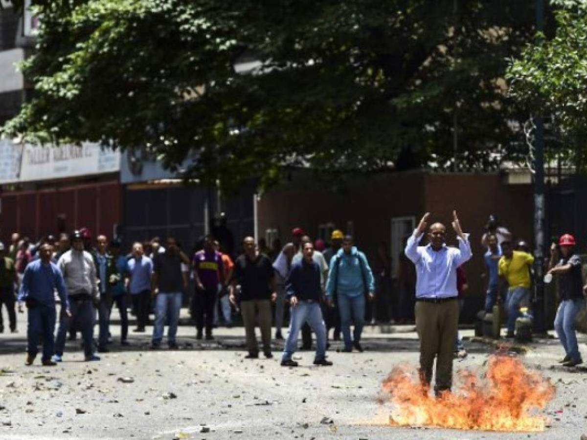 Venezuela: Calles desoladas y disturbios en paro contra Maduro