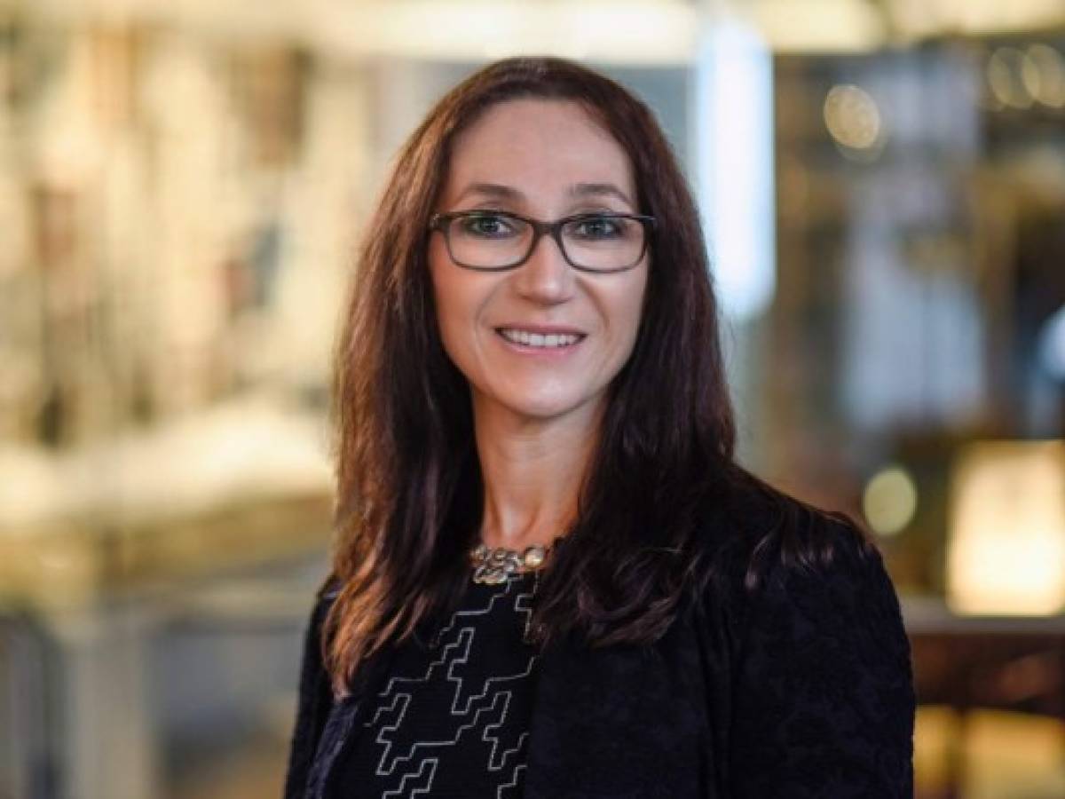 María Elena Botazzi, hondureña, pionera en inventar nuevas formas de prevenir, tratar y diagnosticar las enfermedades tropicales desatendidas (ETD) que debilitan principalmente a los más pobres del mundo. Como Co-directora del Centro de Desarrollo de Vacunas del Texas Children's Hospital. María Elena Botazzi, hondureña, pionera en inventar nuevas formas de prevenir, tratar y diagnosticar las enfermedades tropicales desatendidas (ETD) que debilitan principalmente a los más pobres del mundo. Como Co-directora del Centro de Desarrollo de Vacunas del Texas Children's Hospital.