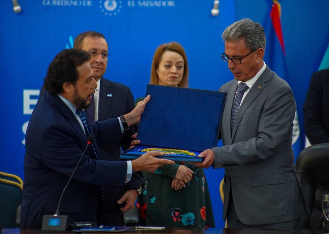 El Salvador entrega Honduras la presidencia pro tempore del SICA