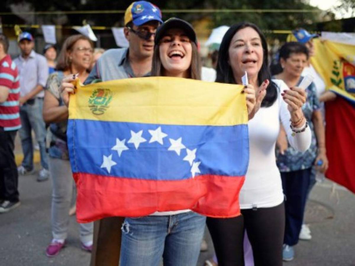 Oposición de Venezuela convoca a paro nacional de 24 horas el jueves contra Maduro