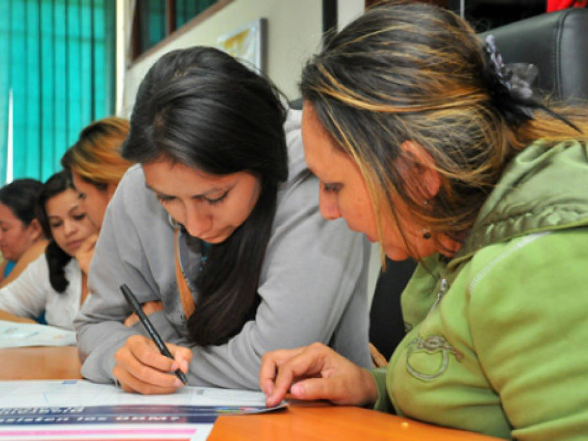 Mujeres podrían decidir sufragios en El Salvador