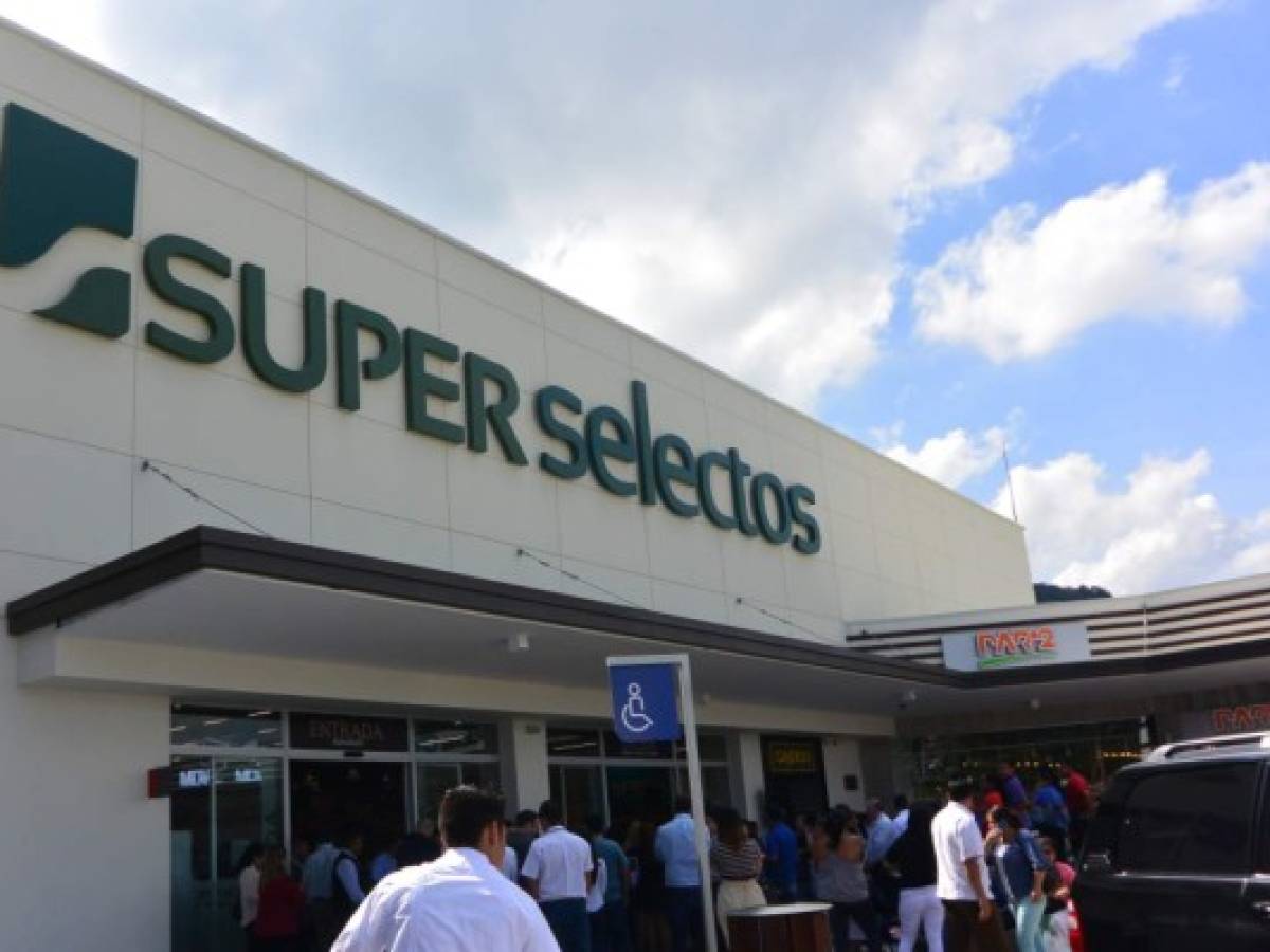La tienda número 100 de Súper Selectos es el ancla principal del centro comercial El Encuentro, un desarrollo inmobiliario en el municipio de San Marcos propiedad de Grupo Bambú, ubicado en la periferia sur de San Salvador.