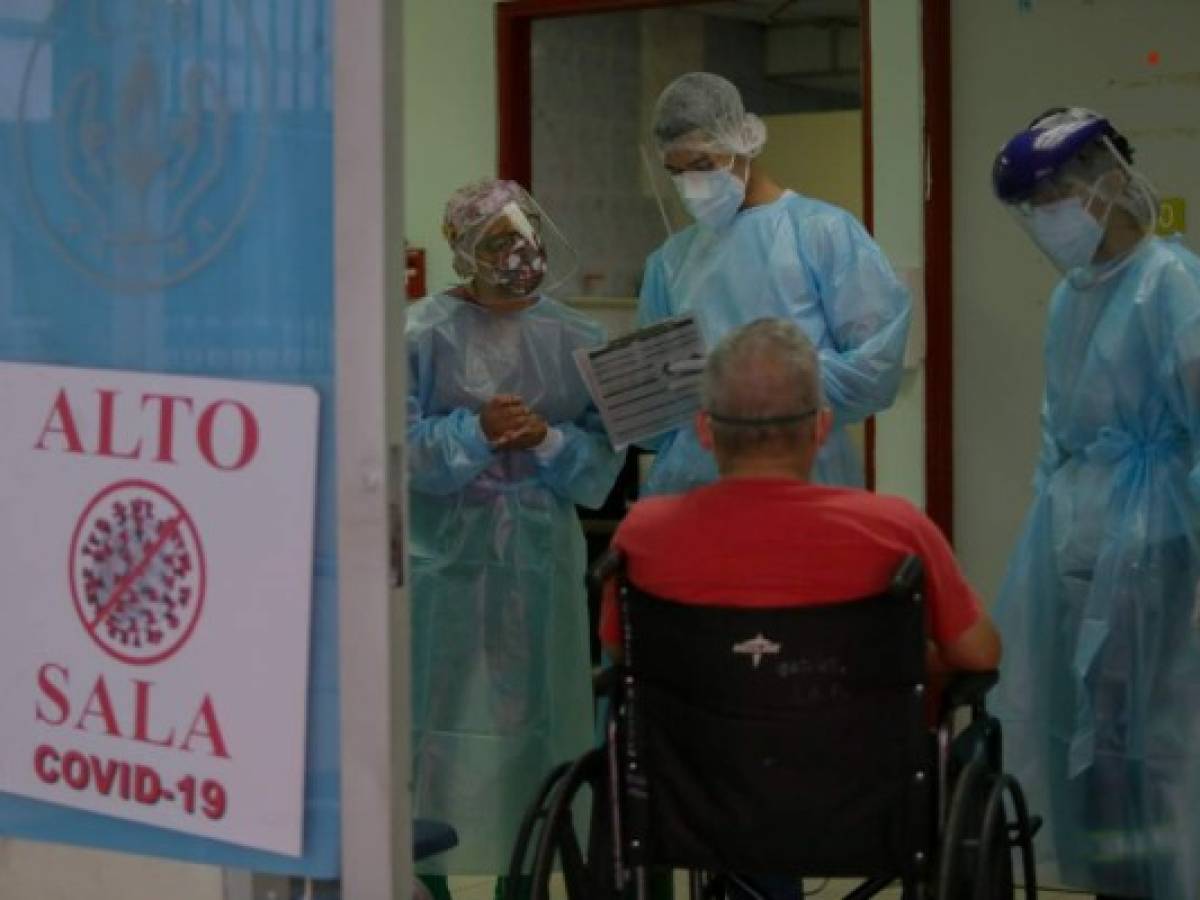 Ahogado por la pandemia, Panamá contratará médicos de Cuba y EE.UU.