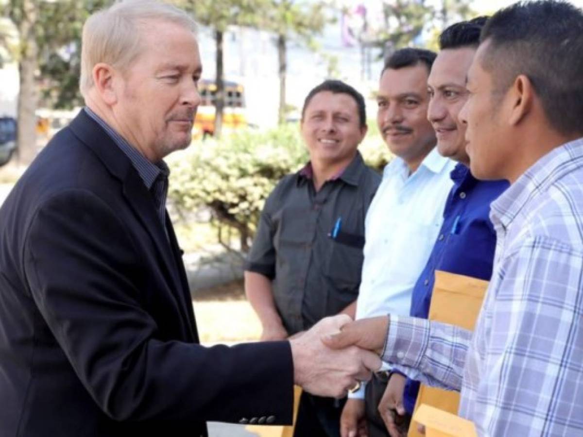 EEUU otorga visas temporales de trabajo a 50 salvadoreños