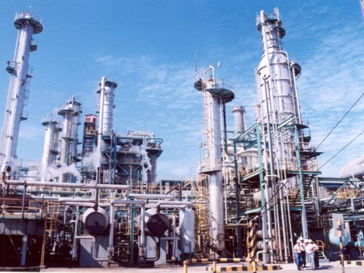 Costa Rica y China retomarán proyecto para reconstruir refinería
