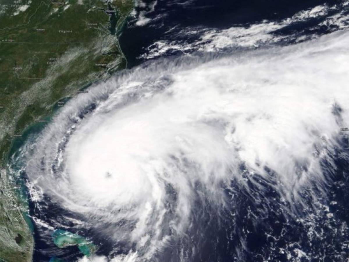 Bermudas se prepara para la llegada del huracán Humberto, de categoría 3