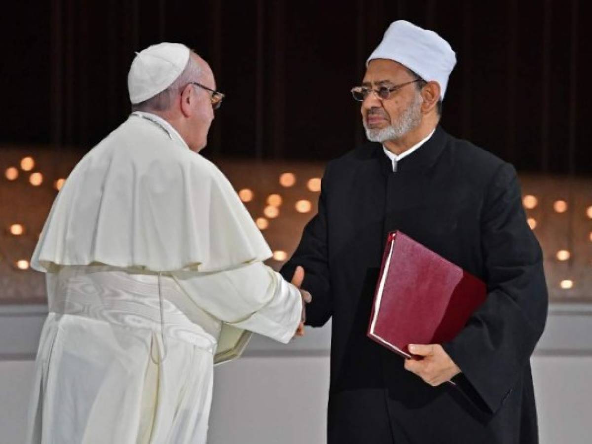 El papa Francisco y el gran imán de Al Azhar firman 'un símbolo del abrazo entre Oriente y Occidente'