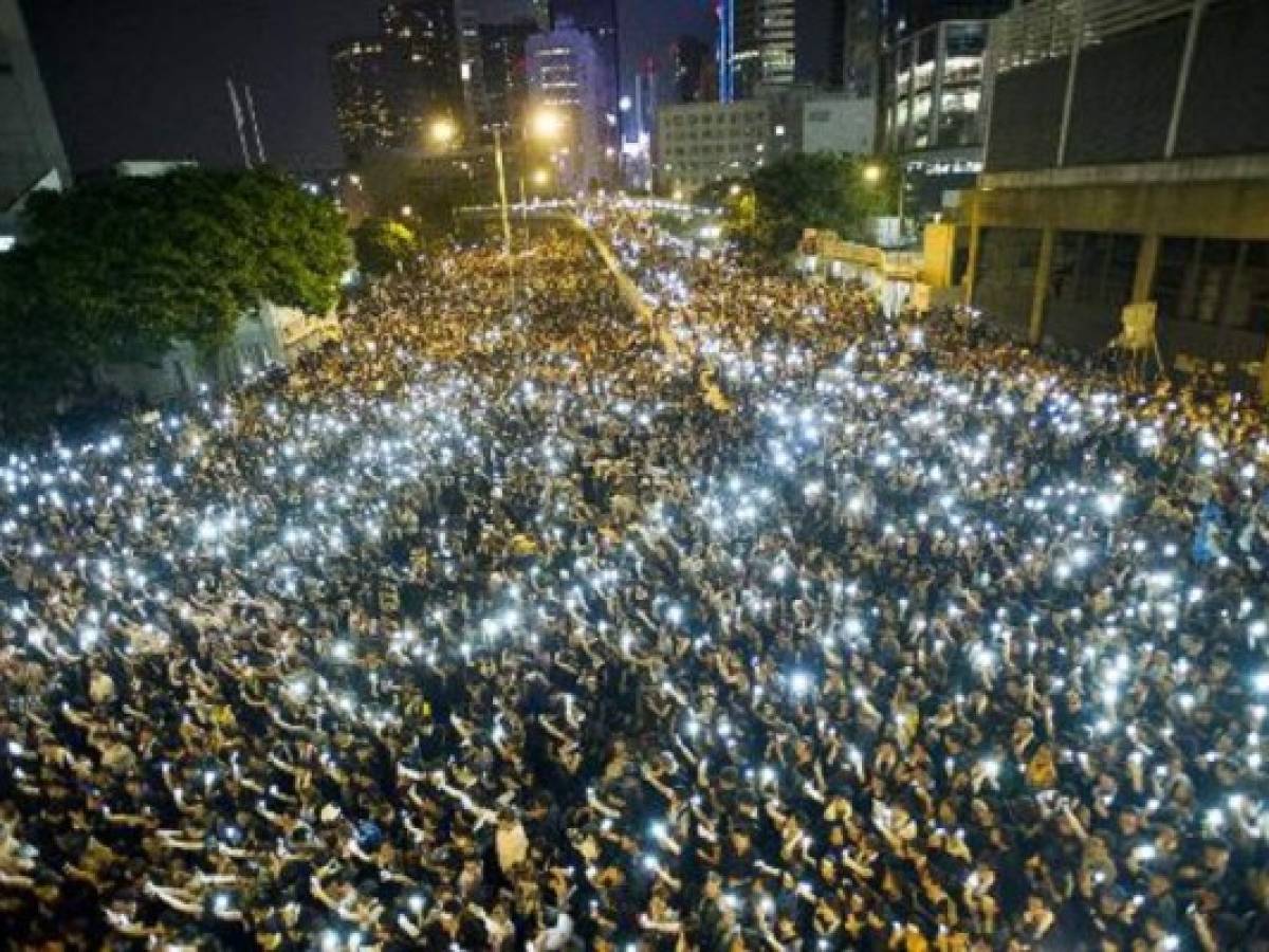 Crece movilización prodemocracia en Hong Kong
