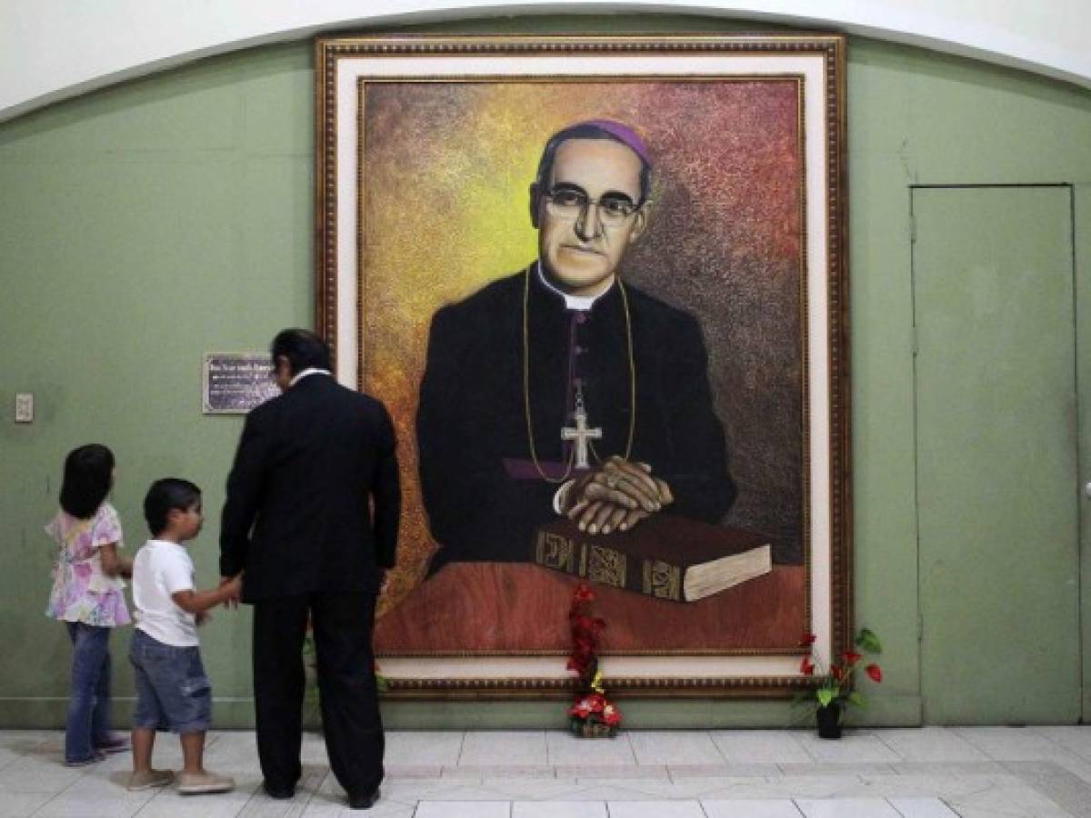 El papa reconoce a monseñor Romero como 'mártir'