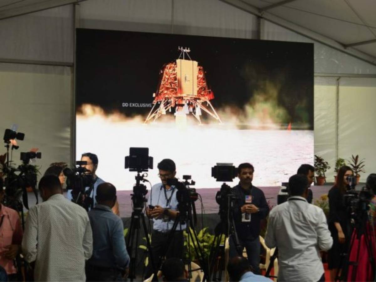 India pierde contacto con la sonda que intentaba posarse en la Luna