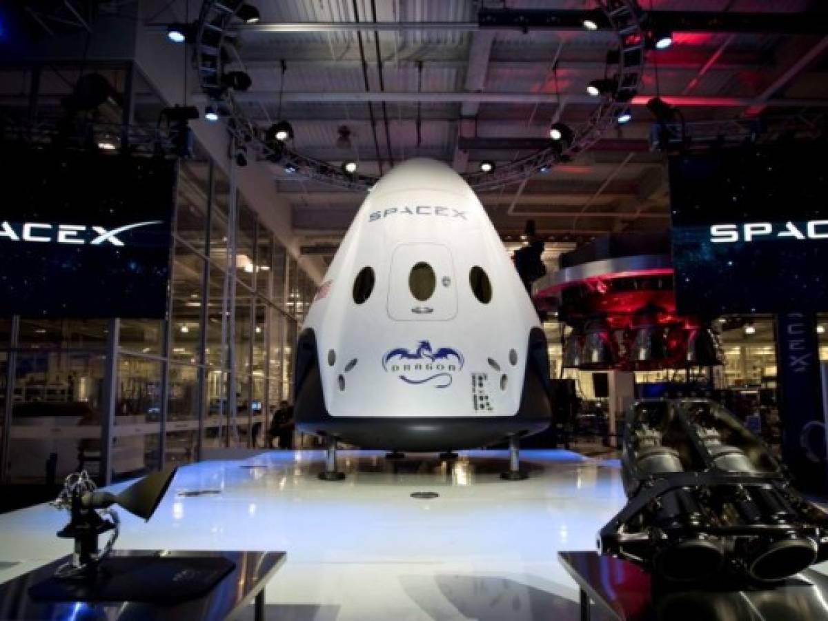 SpaceX apuesta por primer viaje tripulado a la Estación Espacial en 2019