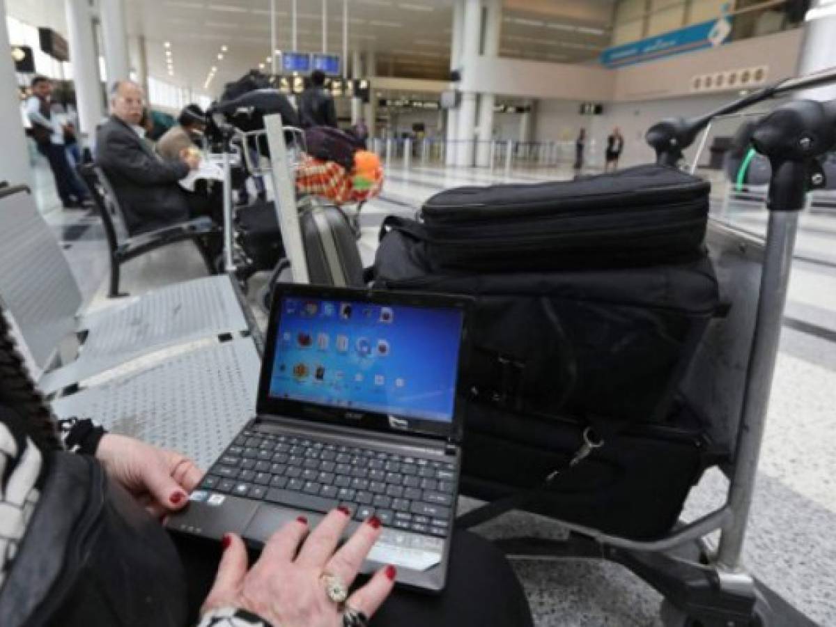 IATA: Prohibir ordenadores y tabletas en vuelos es inaceptable