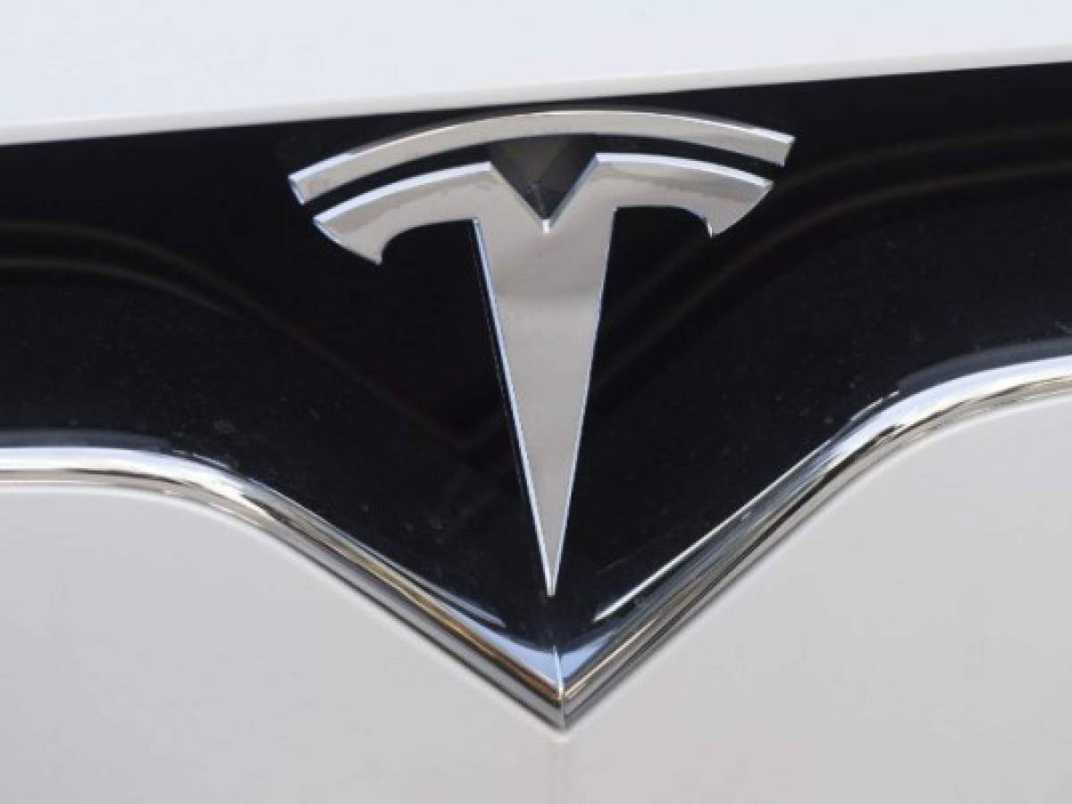 Tesla llamará a revisión más de 14.000 autos en China por airbags