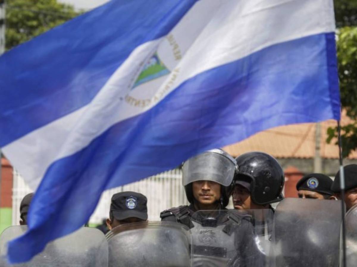 Nicaragua: Ortega ordena ondear la bandera nacional luego de criminalizar su uso
