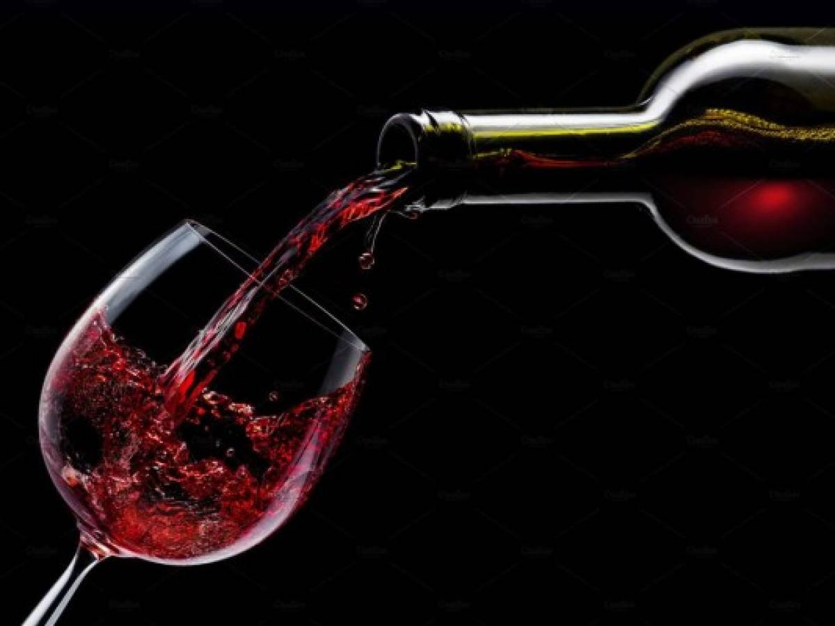 Amantes del vino: un ácido que se encuentra en la bebida podría funcionar como terapia anti-COVID