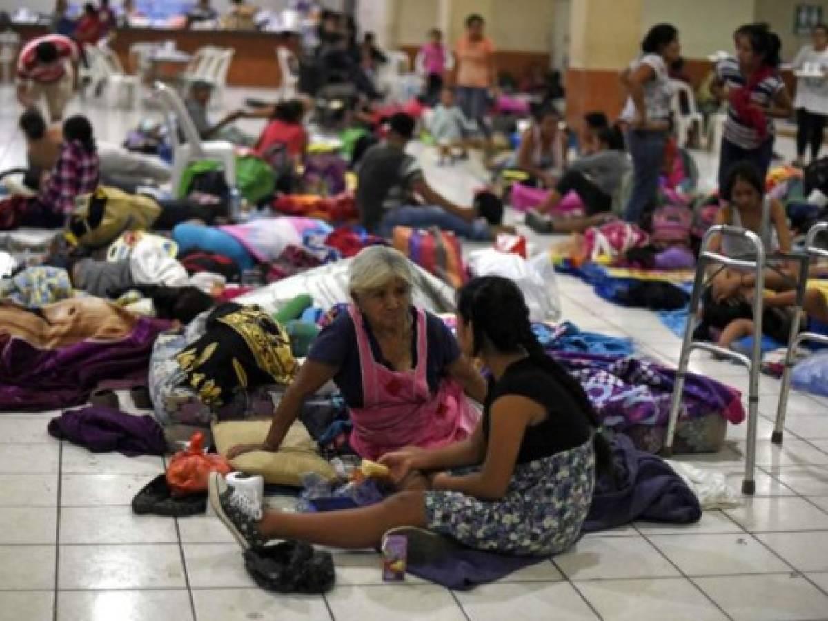 EDITORS NOTE: Graphic content / Residents of several communities safeguard in a temporary shelter in Escuintla department, 35 km south of Guatemala City on June 3, 2018, for fear of new outbursts of Fuego volcano.At least 25 people were killed, according to the National Coordinator for Disaster Reduction (Conred), when Guatemala's Fuego volcano erupted Sunday, belching ash and rock and forcing the airport to close. / AFP PHOTO / Johan ORDONEZ EDITORS NOTE: Graphic content / Residents of several communities safeguard in a temporary shelter in Escuintla department, 35 km south of Guatemala City on June 3, 2018, for fear of new outbursts of Fuego volcano.At least 25 people were killed, according to the National Coordinator for Disaster Reduction (Conred), when Guatemala's Fuego volcano erupted Sunday, belching ash and rock and forcing the airport to close. / AFP PHOTO / Johan ORDONEZ