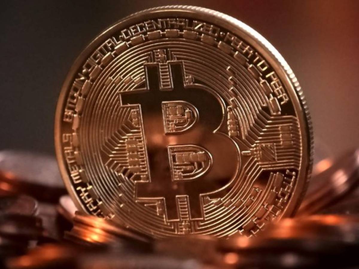 El bitcoin sigue a la baja, pierde la marca de los US$5.000
