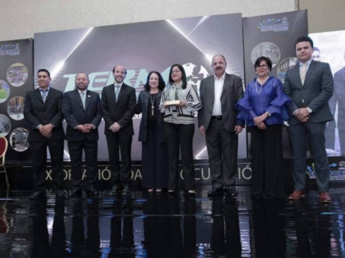 Termoencongibles recibe el premio al exportador del año en El Salvador