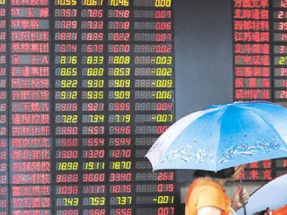 Bolsa de Shanghai sufre su mayor caída en ocho años