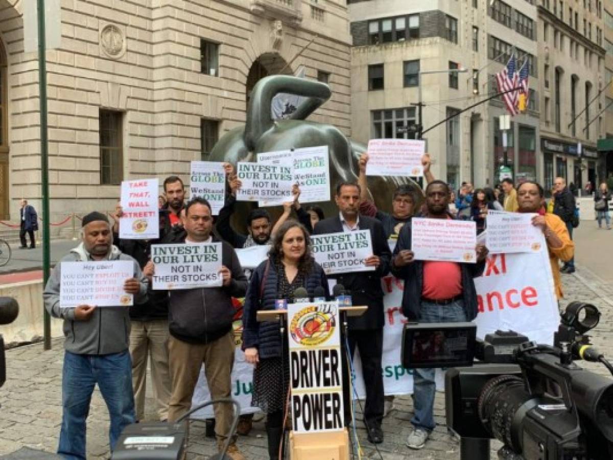 Conductores de Uber y Lyft protestan en NY y exigen mejor paga