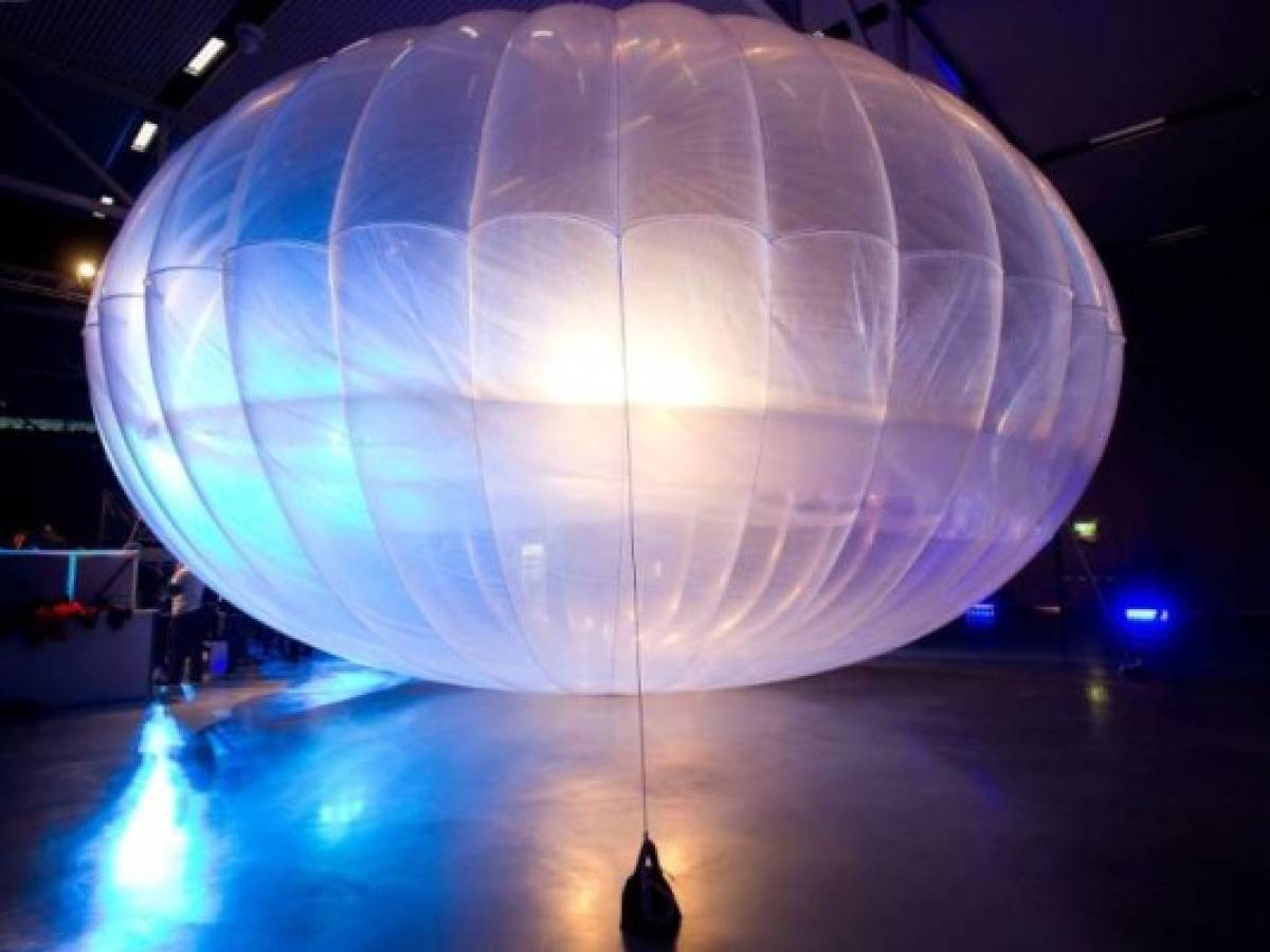 El 16 de junio de 2013, el 16 de junio de 2013, se exhibe un globo de Google Project Loon en el hub de Internet WiFi a gran altitud en el Museo de la Fuerza Aérea en Christchurch. Google reveló planes ultrasecretos para enviar globos al borde del espacio con el noble objetivo de llevar Internet a la dos tercios de la población mundial actualmente no tienen acceso a la web. FOTO AFP / MARTY MELVILLE (Foto de Marty Melville / AFP)