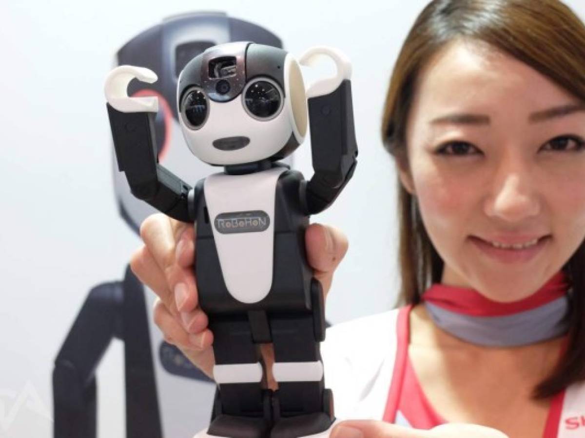 Las ventas de Robohon, otro pequeño robot humanoide, aumentaron un 130% entre julio y septiembre de 2020 en comparación con el año anterior, según su fabricante Sharp Las ventas de Robohon, otro pequeño robot humanoide, aumentaron un 130% entre julio y septiembre de 2020 en comparación con el año anterior, según su fabricante Sharp