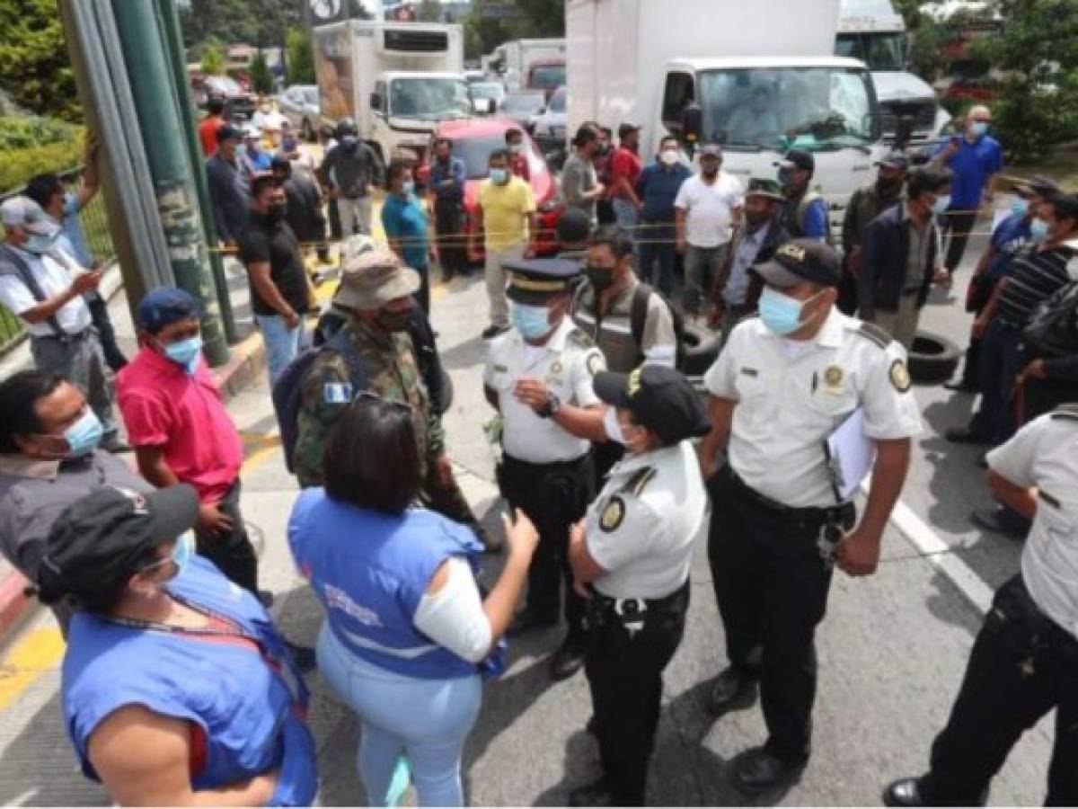Guatemala: Por segundo día consecutivo, militares retirados bloquean carreteras