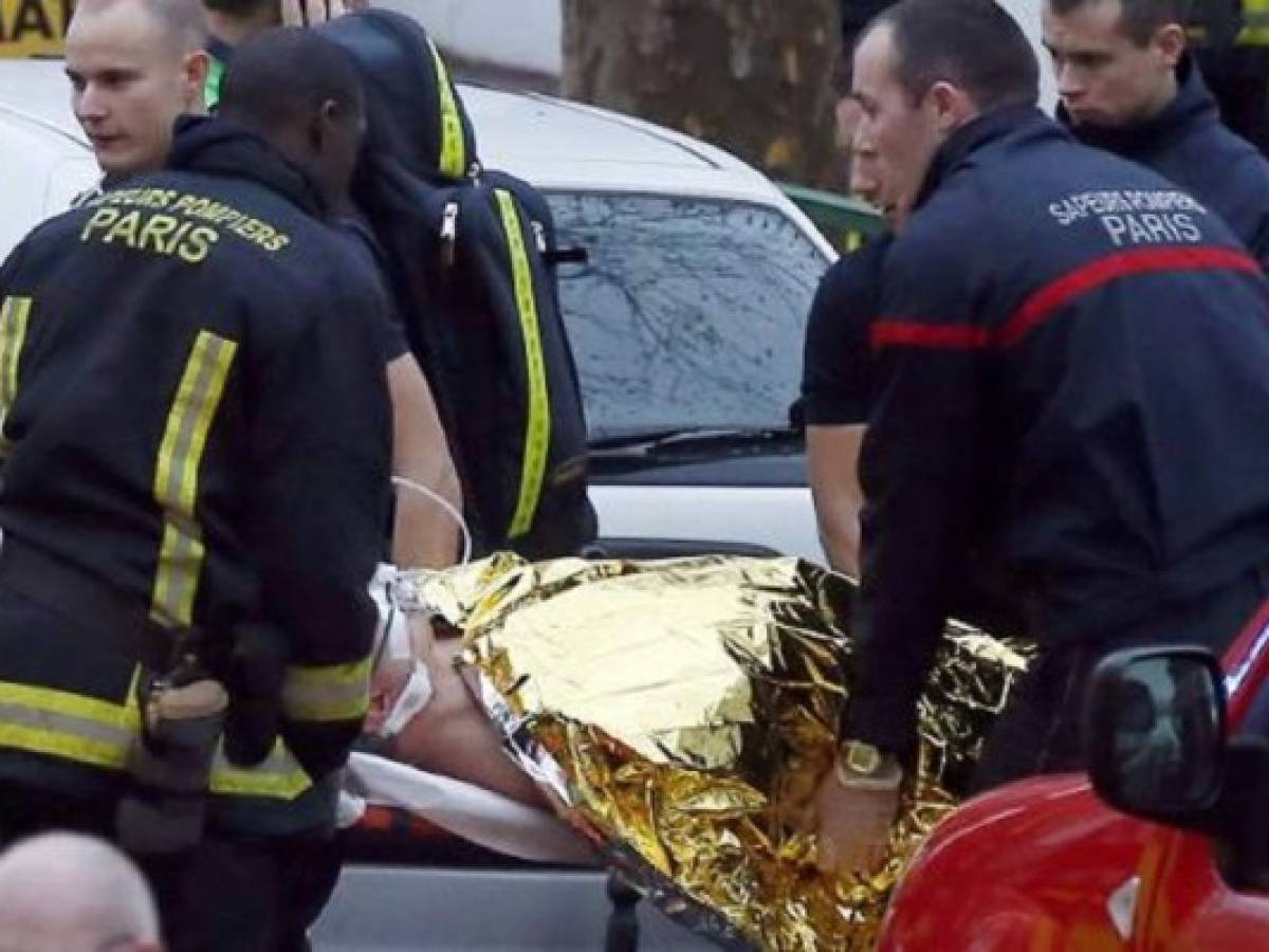 Se expande violencia en Francia: fusilan a un policía; atacan mezquitas