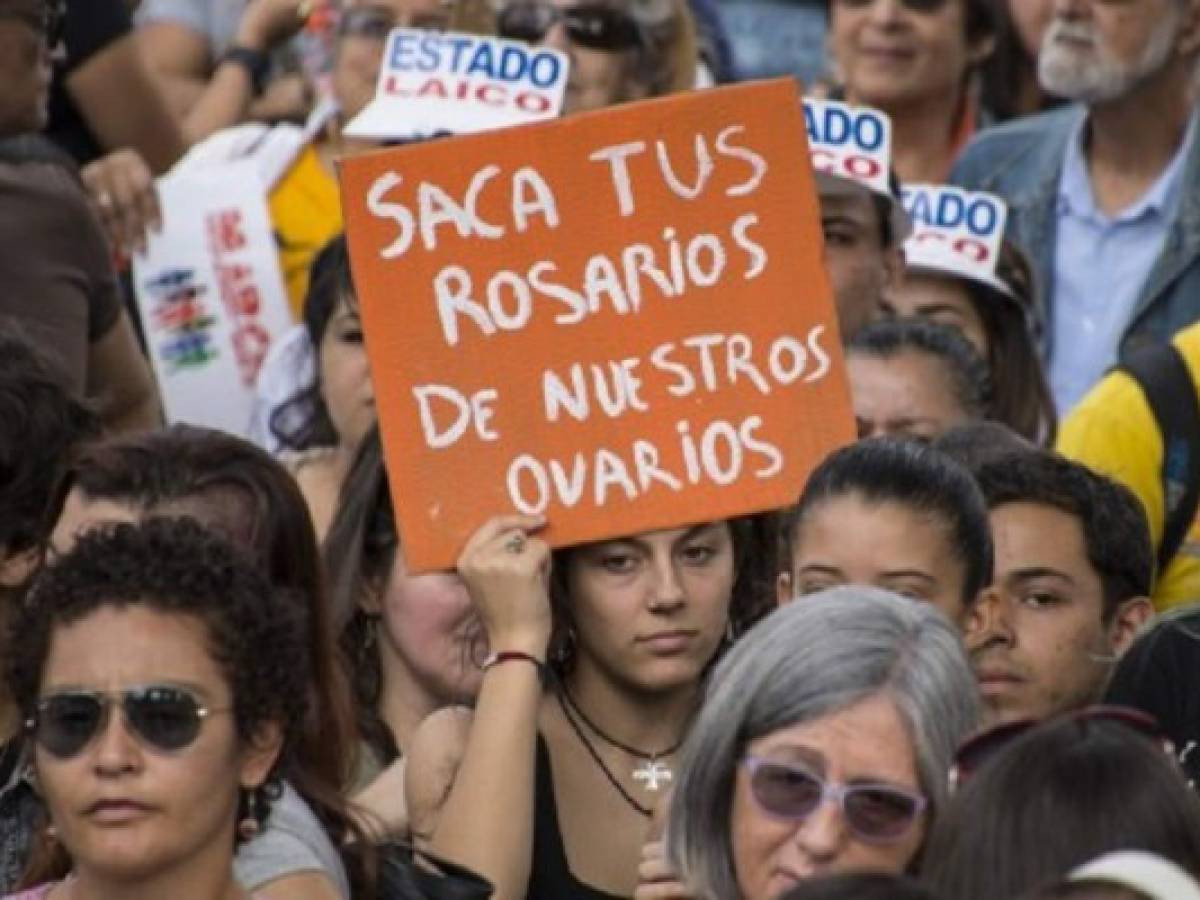 Manifestantes reclaman estado laico en Costa Rica