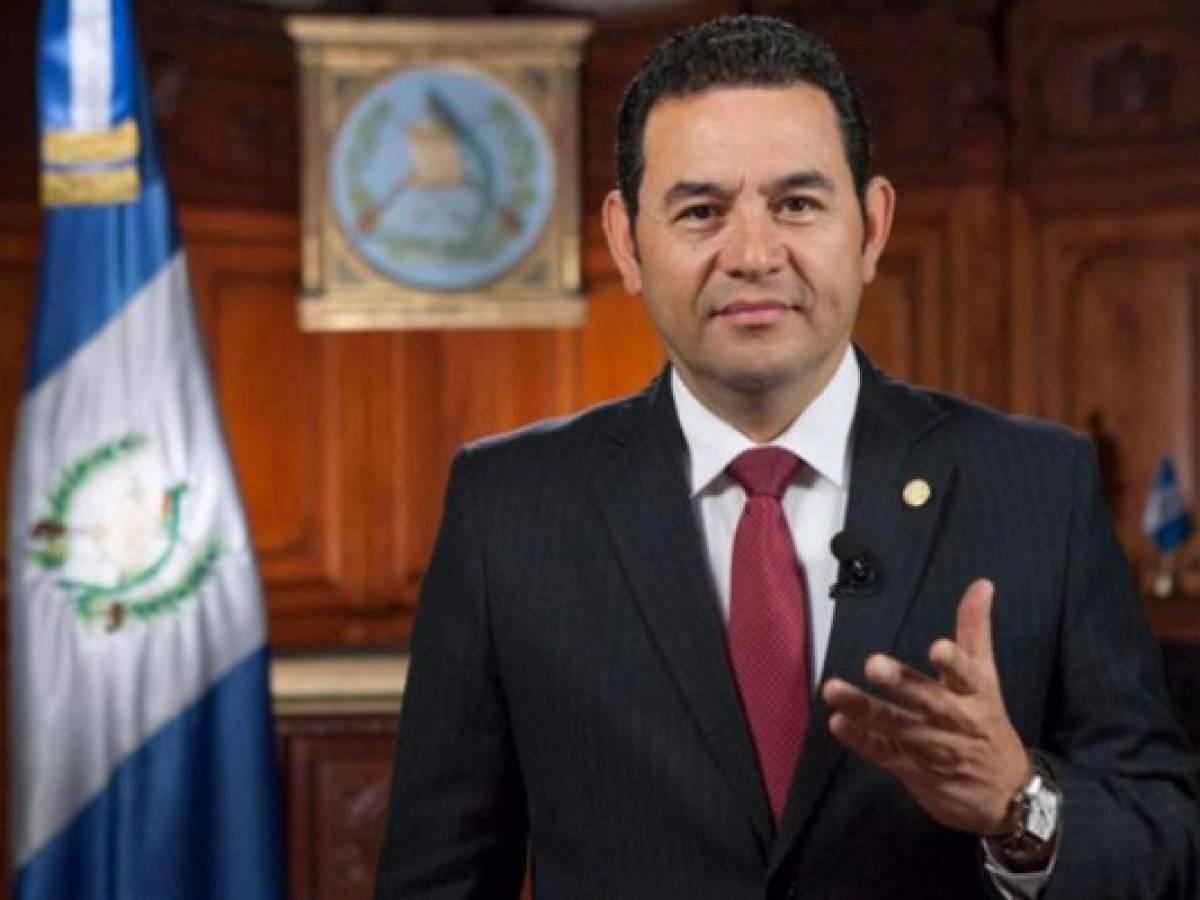 Guatemala: Denuncian a Jimmy Morales por recibir bono del Ejército