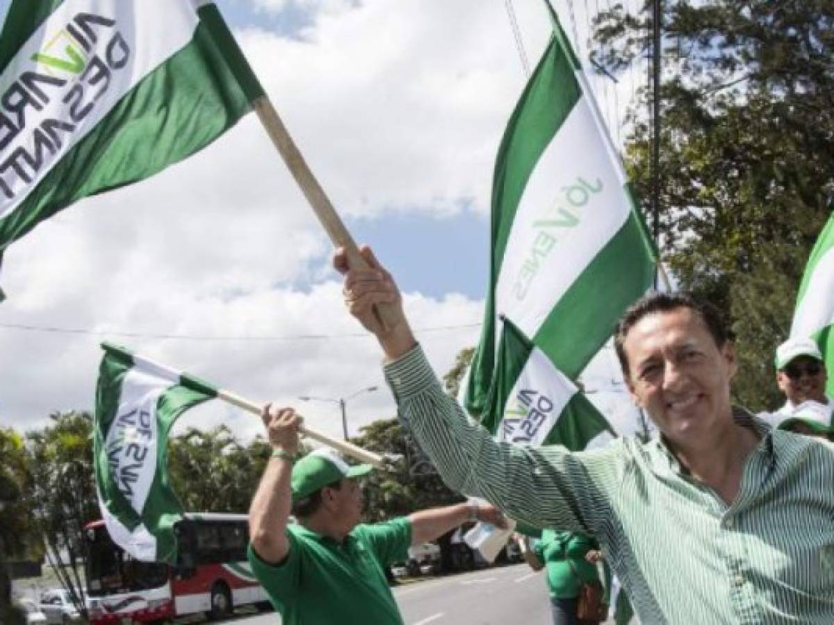 Antonio Alvarez Desanti, candidato presidencial por el Partido Liberación Nacional en San José, Costa Rica. / AFP PHOTO / Ezequiel BECERRA