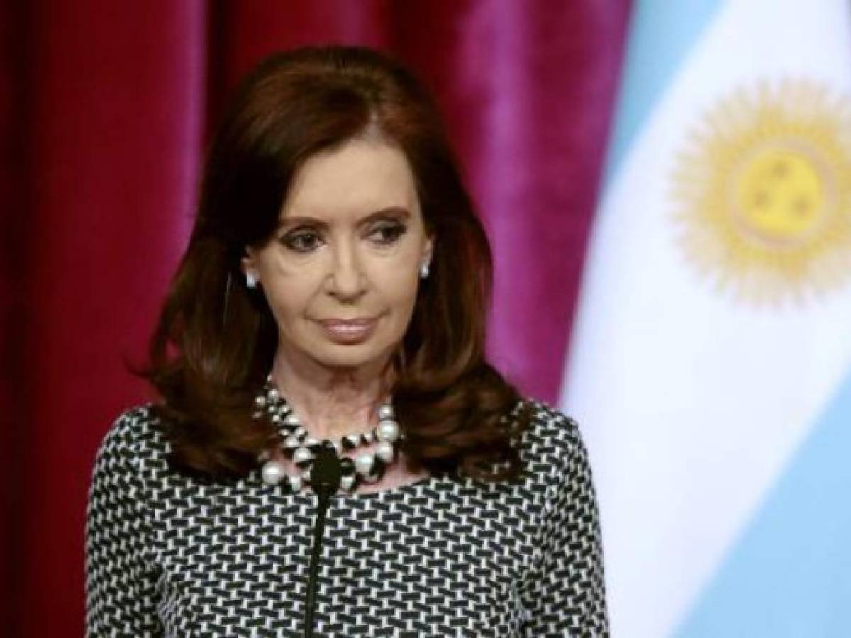 Juez de EE.UU. impide a Argentina pagar a bonistas