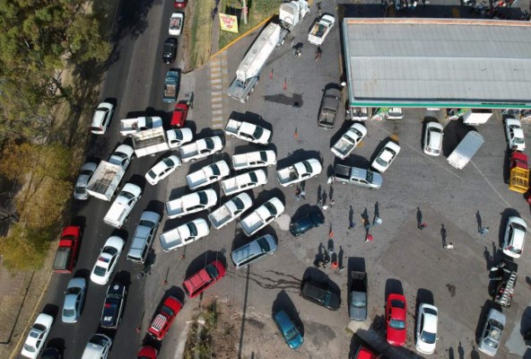 AMLO pide no entrar en pánico ante desabastecimiento de gasolinas en México