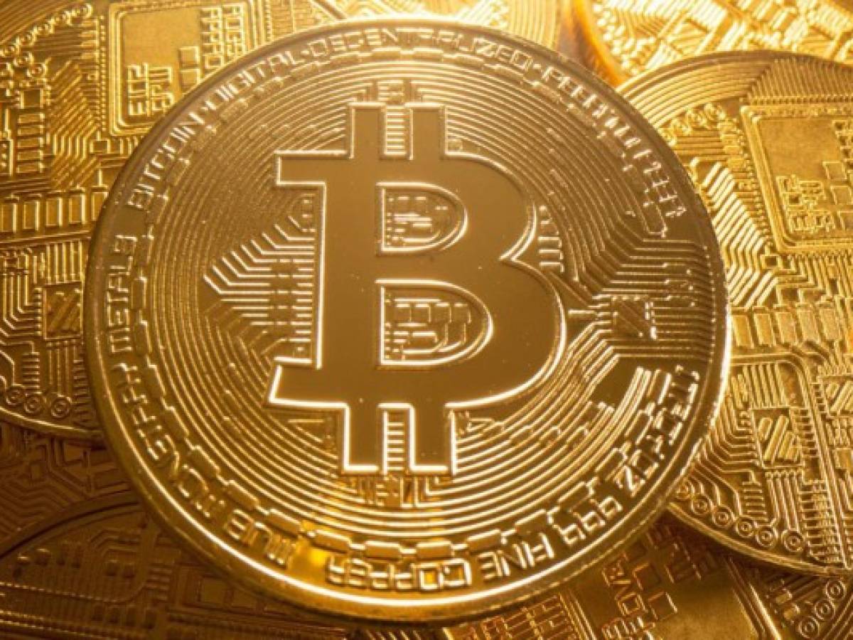 Bitcoin cae 17% por problemas durante el lanzamiento de la moneda en El Salvador