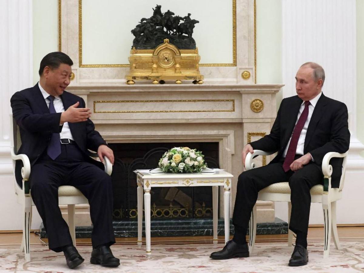 Putin y Xi Jinping discuten el plan de paz chino para Ucrania