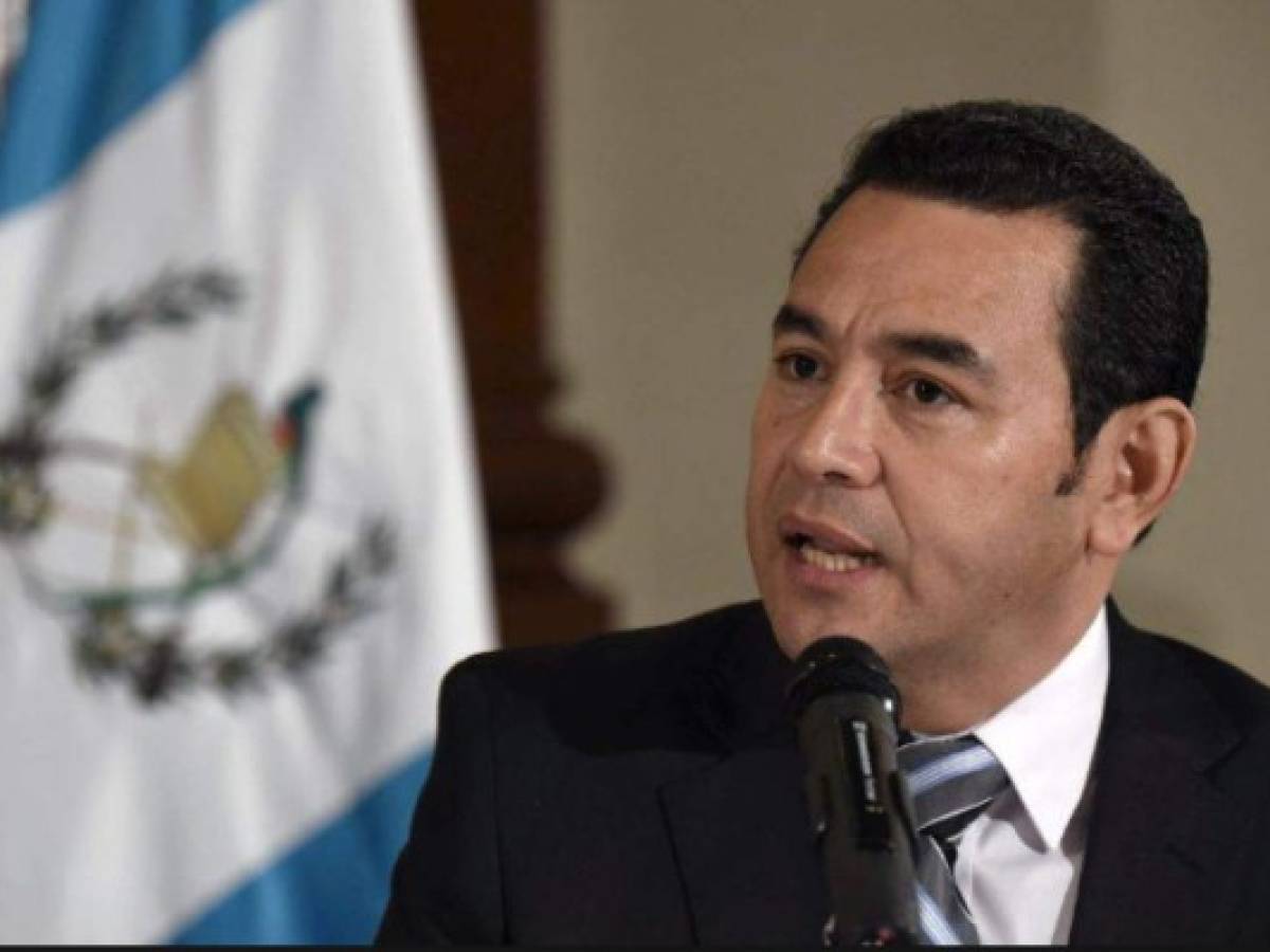 Guatemala: Jimmy Morales devuelve polémico bono otorgado por el Ejército