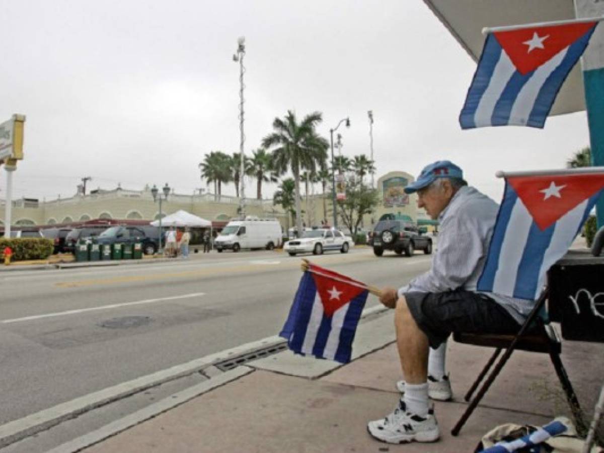 Cubanos en Miami califican de 'traición' las concesiones a La Habana
