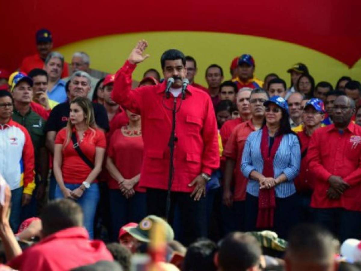 Maduro convoca Consejo de Defensa y poderes públicos ante 'golpe parlamentario'