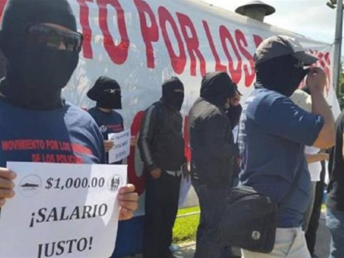 El Salvador: policía exige alza salarial